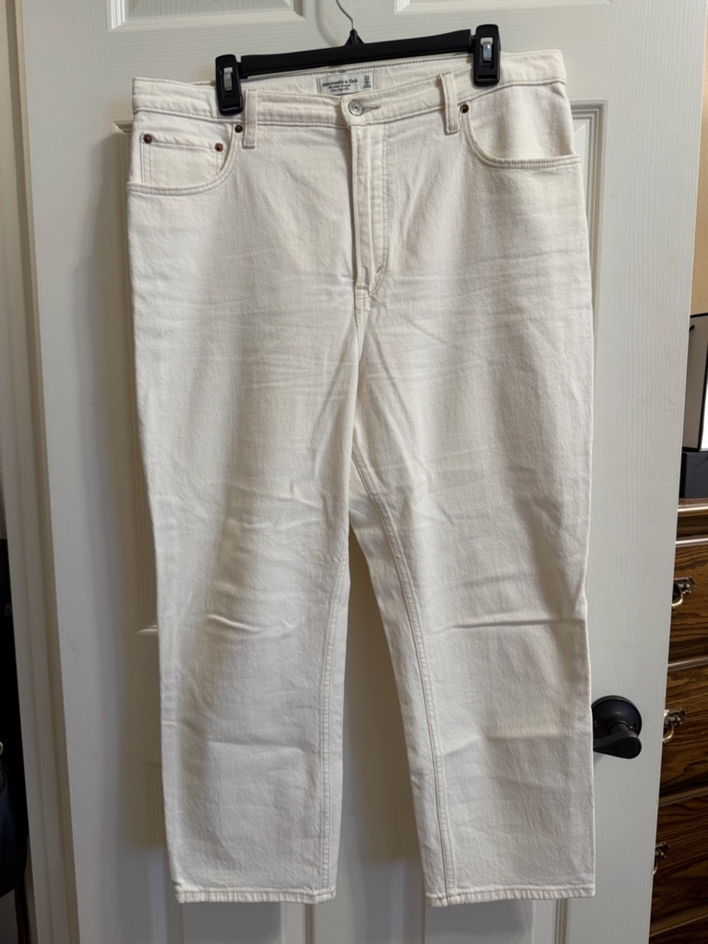 Abercrombie & Fitch Off-White High-Rise Ankle Straight Jeans- curve love ankle